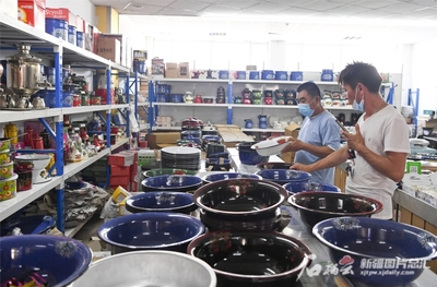 中亞商貿(mào)走廊巴克圖口岸煥發(fā)新活力 日用百貨貿(mào)易迎來(lái)蓬勃發(fā)展